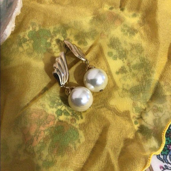 Vintage Dangle Stud Earrings Pearls & Gold Winged Accent BEAUTIFUL! - Picture 4 of 13